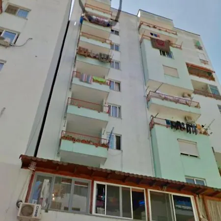 Lydia's 3 Bedroom Flat In * Τίρανα