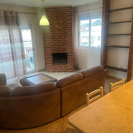 Lydia's 3 Bedroom Flat In